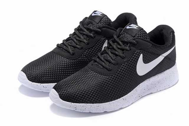 Les baskets Nike Tanjun Femme sont un témoignage de l'engagement de Nike à combiner style et innovation.