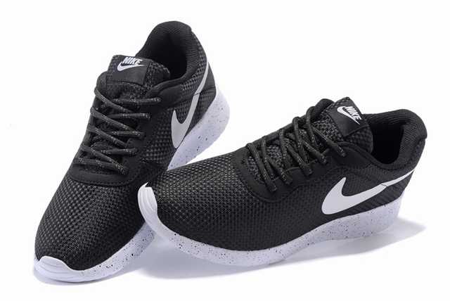 Les baskets Nike Tanjun Femme sont un témoignage de l'engagement de Nike à combiner style et innovation.