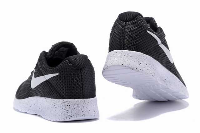 Les baskets Nike Tanjun Femme sont un témoignage de l'engagement de Nike à combiner style et innovation.