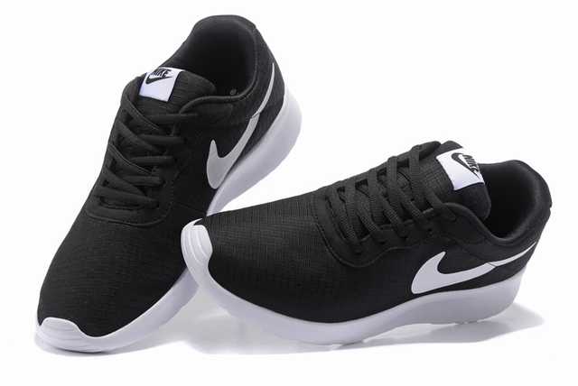 Les baskets Nike Tanjun Femme sont un témoignage de l'engagement de Nike à combiner style et innovation.