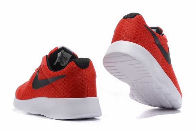 Les baskets Nike Tanjun Femme sont un témoignage de l'engagement de Nike à combiner style et innovation.