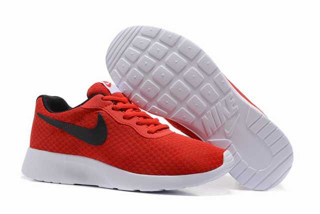 Les baskets Nike Tanjun Femme sont un témoignage de l'engagement de Nike à combiner style et innovation.