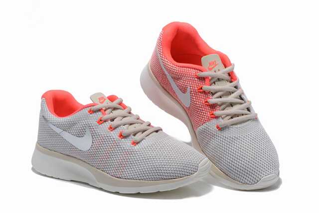 Les baskets Nike Tanjun Femme sont un témoignage de l'engagement de Nike à combiner style et innovation.