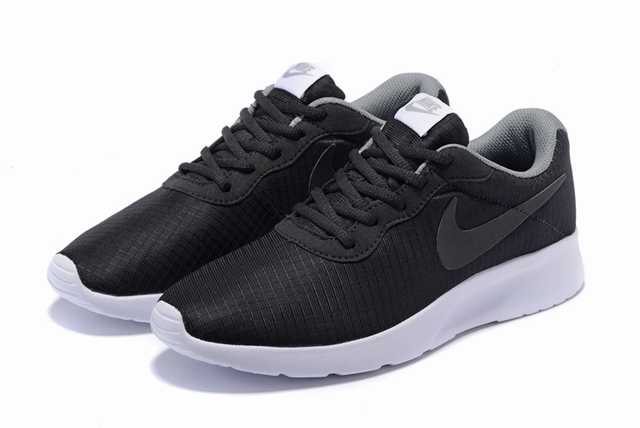 Baskets Nike Tanjun Femme