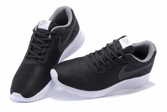 Baskets Nike Tanjun Femme