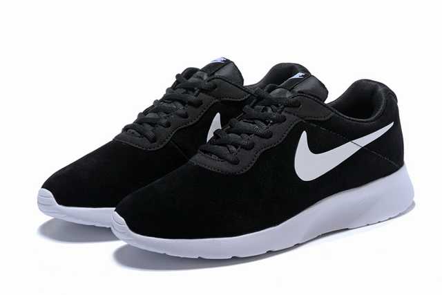 Les baskets Nike Tanjun Femme sont un témoignage de l'engagement de Nike à combiner style et innovation.