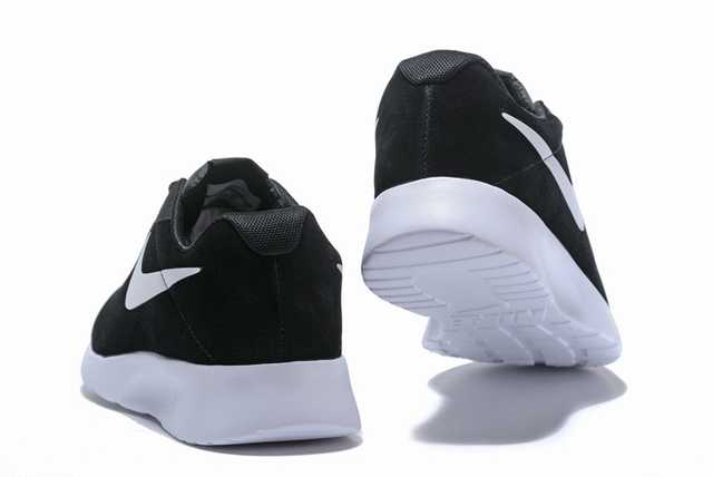 Les baskets Nike Tanjun Femme sont un témoignage de l'engagement de Nike à combiner style et innovation.