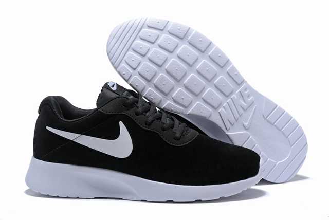 Les baskets Nike Tanjun Femme sont un témoignage de l'engagement de Nike à combiner style et innovation.