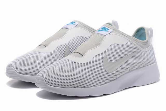 Les baskets Nike Tanjun Femme sont un témoignage de l'engagement de Nike à combiner style et innovation.