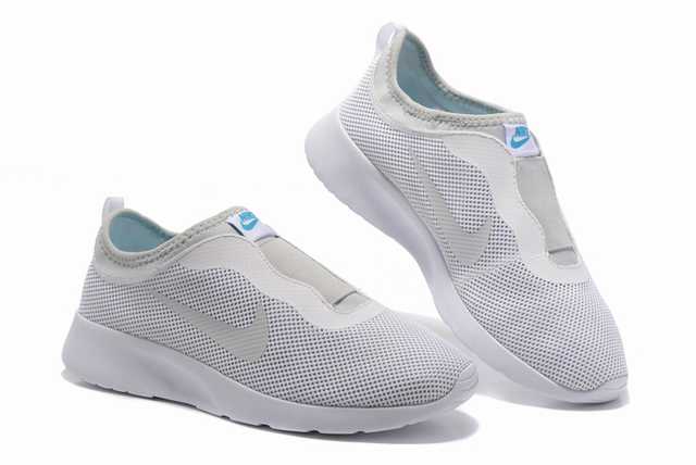 Les baskets Nike Tanjun Femme sont un témoignage de l'engagement de Nike à combiner style et innovation.