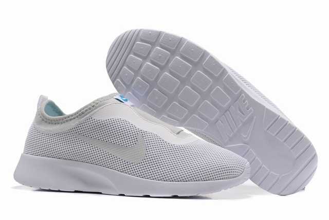 Les baskets Nike Tanjun Femme sont un témoignage de l'engagement de Nike à combiner style et innovation.