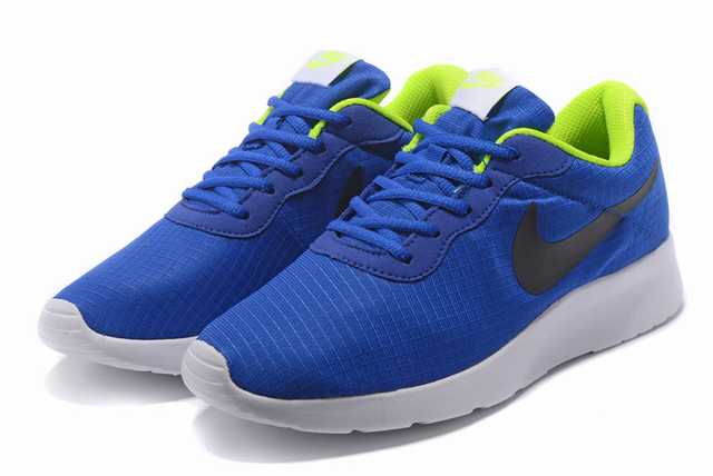 Les baskets Nike Tanjun Femme sont un témoignage de l'engagement de Nike à combiner style et innovation.