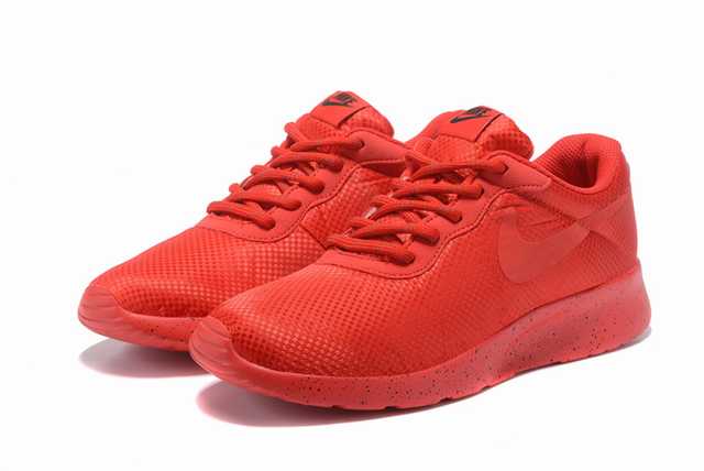 Les baskets Nike Tanjun Femme sont un témoignage de l'engagement de Nike à combiner style et innovation.