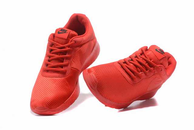 Les baskets Nike Tanjun Femme sont un témoignage de l'engagement de Nike à combiner style et innovation.