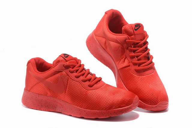 Les baskets Nike Tanjun Femme sont un témoignage de l'engagement de Nike à combiner style et innovation.