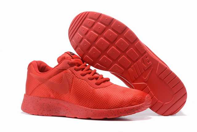 Les baskets Nike Tanjun Femme sont un témoignage de l'engagement de Nike à combiner style et innovation.