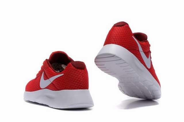 Les baskets Nike Tanjun Femme sont un témoignage de l'engagement de Nike à combiner style et innovation.