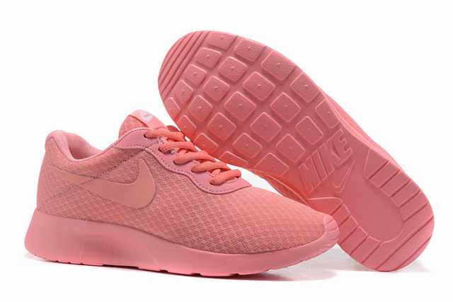 Les baskets Nike Tanjun Femme sont un témoignage de l'engagement de Nike à combiner style et innovation.