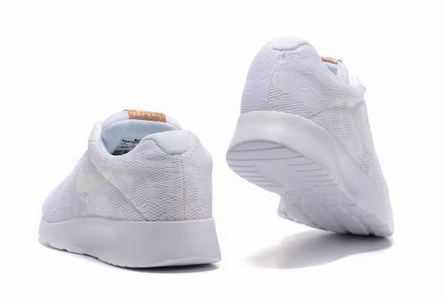 Les baskets Nike Tanjun Femme sont un témoignage de l'engagement de Nike à combiner style et innovation.