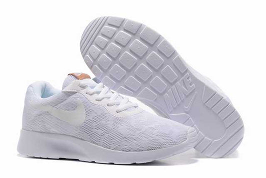 Les baskets Nike Tanjun Femme sont un témoignage de l'engagement de Nike à combiner style et innovation.