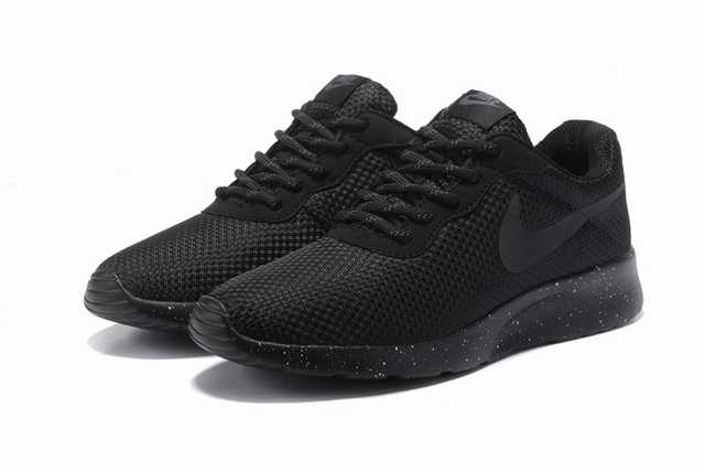 Les baskets Nike Tanjun Femme sont un témoignage de l'engagement de Nike à combiner style et innovation.