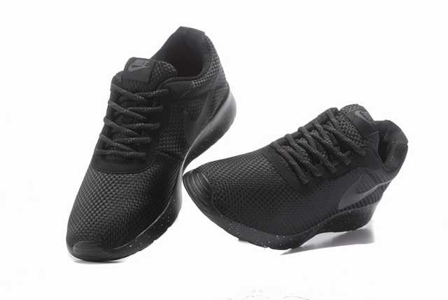 Les baskets Nike Tanjun Femme sont un témoignage de l'engagement de Nike à combiner style et innovation.