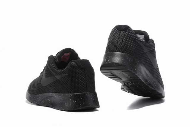 Les baskets Nike Tanjun Femme sont un témoignage de l'engagement de Nike à combiner style et innovation.