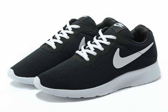 Les baskets Nike Tanjun Femme sont un témoignage de l'engagement de Nike à combiner style et innovation.