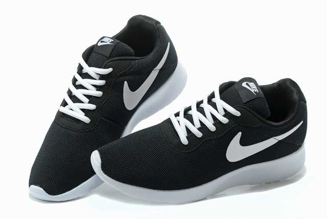 Les baskets Nike Tanjun Femme sont un témoignage de l'engagement de Nike à combiner style et innovation.