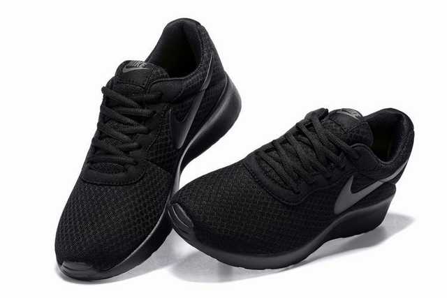 Les baskets Nike Tanjun Femme sont un témoignage de l'engagement de Nike à combiner style et innovation.