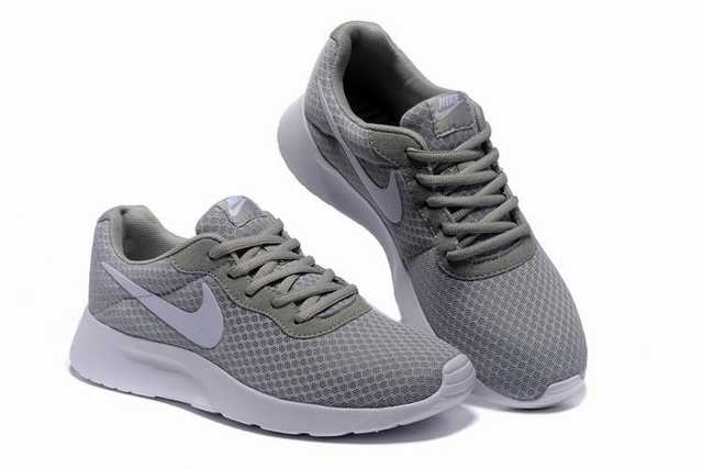 Les baskets Nike Tanjun Femme sont un témoignage de l'engagement de Nike à combiner style et innovation.