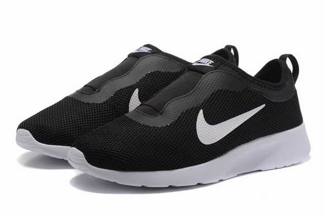 Les baskets Nike Tanjun Femme sont un témoignage de l'engagement de Nike à combiner style et innovation.