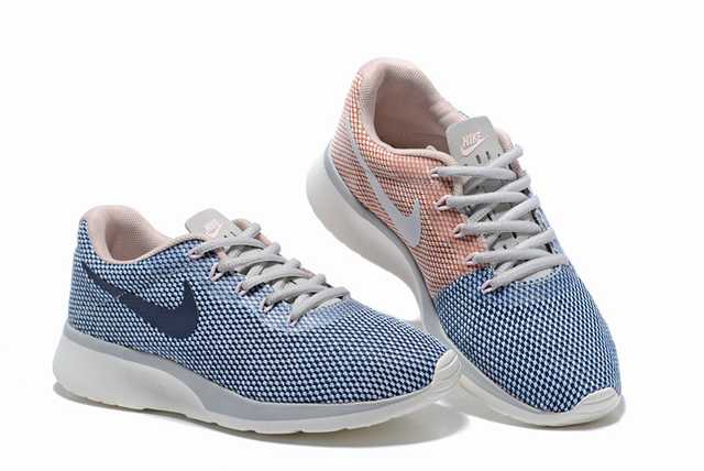 Les baskets Nike Tanjun Femme sont un témoignage de l'engagement de Nike à combiner style et innovation.