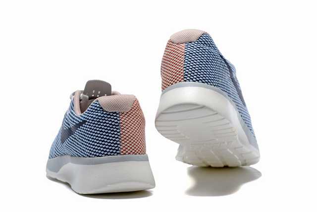 Les baskets Nike Tanjun Femme sont un témoignage de l'engagement de Nike à combiner style et innovation.