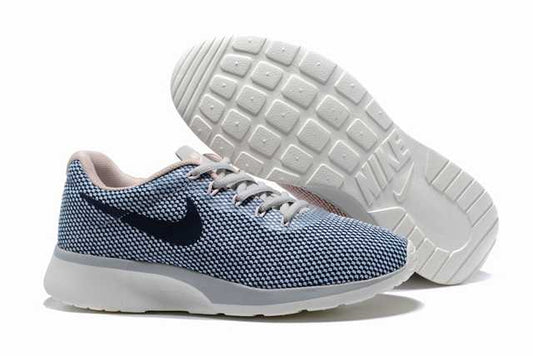 Les baskets Nike Tanjun Femme sont un témoignage de l'engagement de Nike à combiner style et innovation.