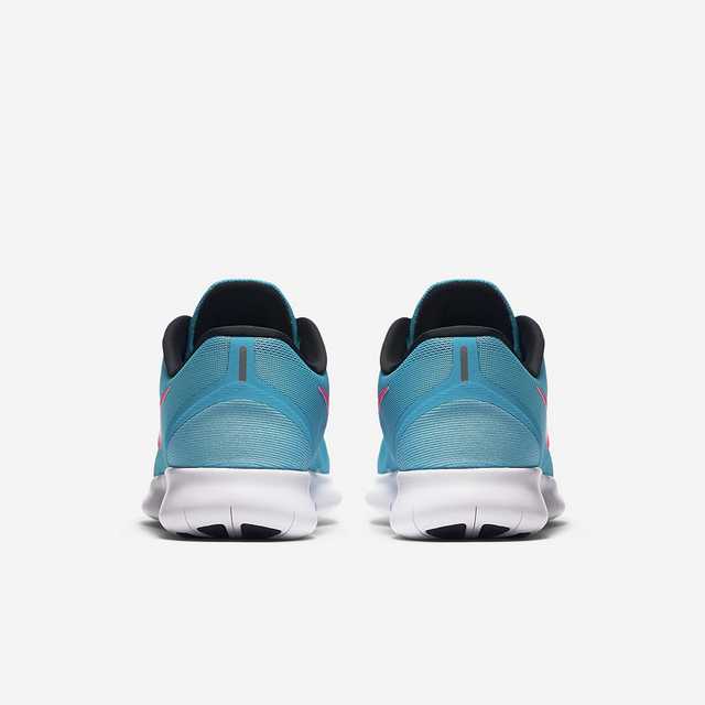 Les baskets Nike Free RN Femme sont un témoignage de l'engagement de Nike à combiner style et innovation.