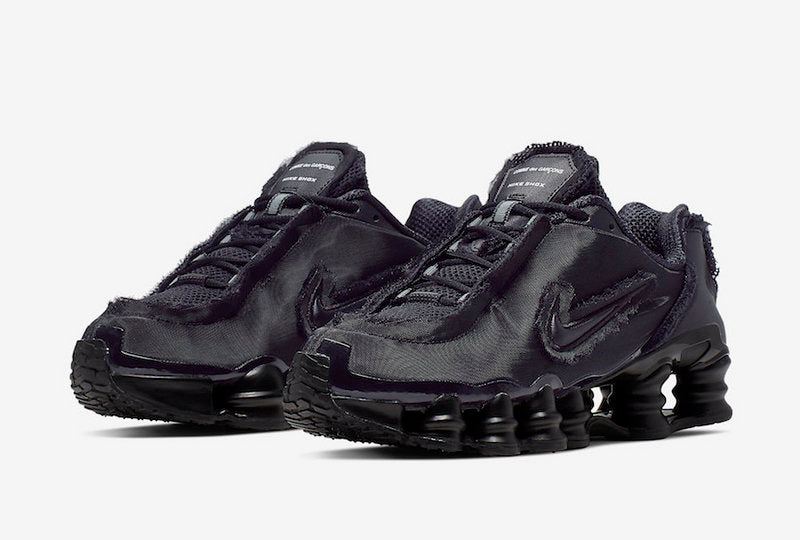 Le modèle baskets  Nike Shox TL Femme illustre l’engagement de Nike pour l'innovation et le design avant-gardiste.