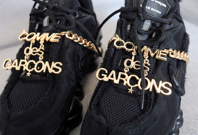 Le modèle baskets  Nike Shox TL Femme illustre l’engagement de Nike pour l'innovation et le design avant-gardiste.