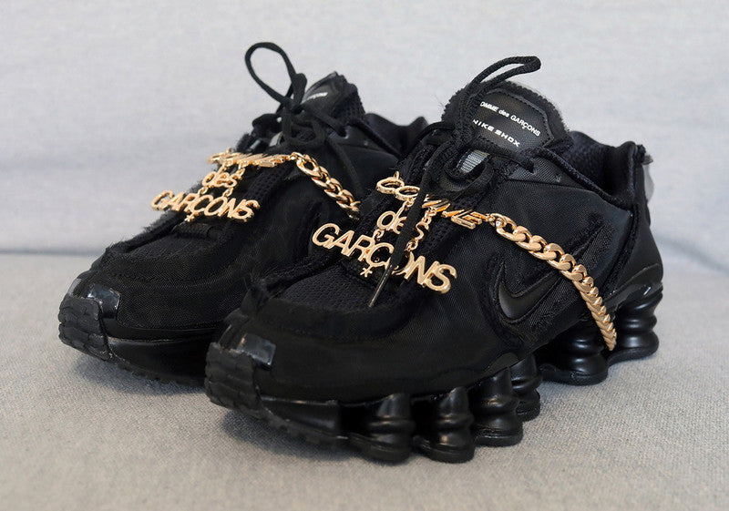 Le modèle baskets  Nike Shox TL Femme illustre l’engagement de Nike pour l'innovation et le design avant-gardiste.