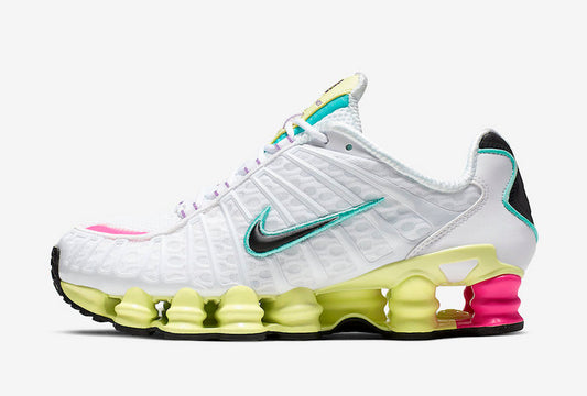 Le modèle baskets  Nike Shox TL Femme illustre l’engagement de Nike pour l'innovation et le design avant-gardiste.