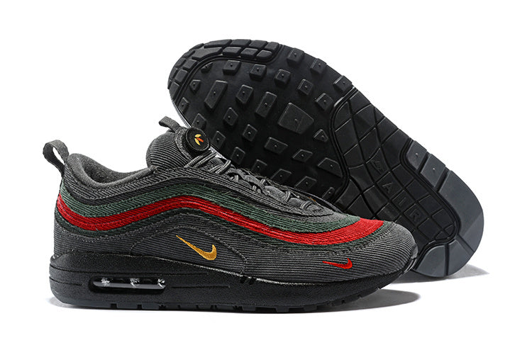 Les baskets Nike Air Max 1 Femme incarnent l’héritage emblématique de la marque Nike, combinant un design intemporel avec des touches modernes.