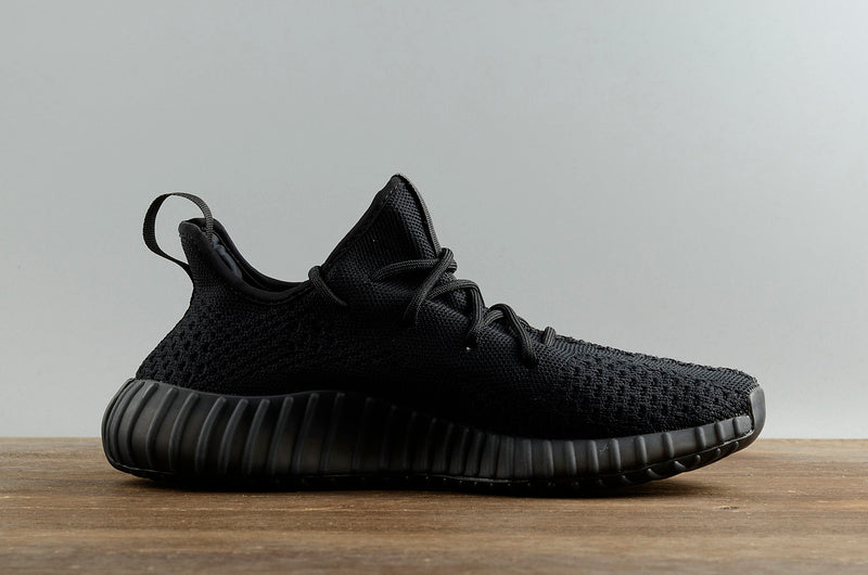 Les  Adidas Yeezy 350 Boost V2 Mono Mist Femme ,  entre Adidas et Kanye West, sont emblématiques pour leur design innovant et leur confort inégalé.