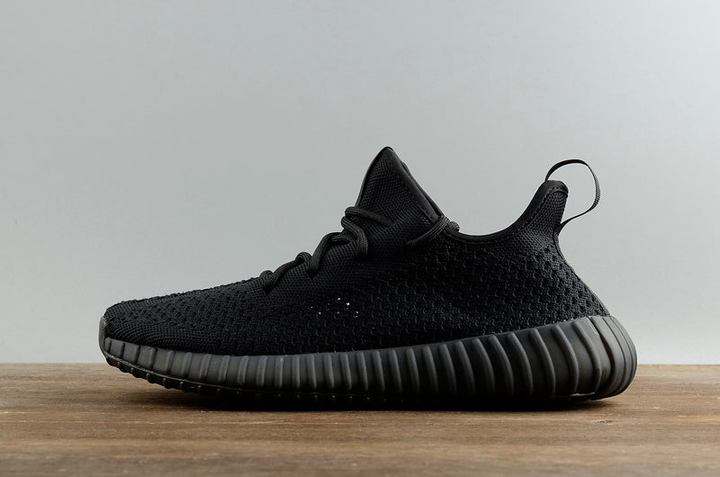 Les  Adidas Yeezy 350 Boost V2 Mono Mist Femme ,  entre Adidas et Kanye West, sont emblématiques pour leur design innovant et leur confort inégalé.