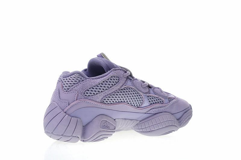 Les baskets Adidas Yeezy 500 Femme, issues de la collaboration entre Adidas et Kanye West, sont emblématiques pour leur design audacieux et leur confort inégalé.