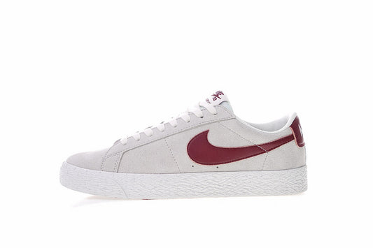 Résultats de l'évolution emblématique de la ligne Nike, les Nike Blazer Low 40 sont un témoignage de l'engagement de Nike à combiner style et innovation.