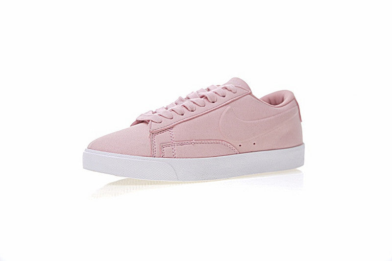 Résultats de l'évolution emblématique de la ligne Nike, les Nike Blazer Low 40 sont un témoignage de l'engagement de Nike à combiner style et innovation.