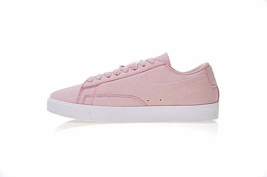 Résultats de l'évolution emblématique de la ligne Nike, les Nike Blazer Low 40 sont un témoignage de l'engagement de Nike à combiner style et innovation.