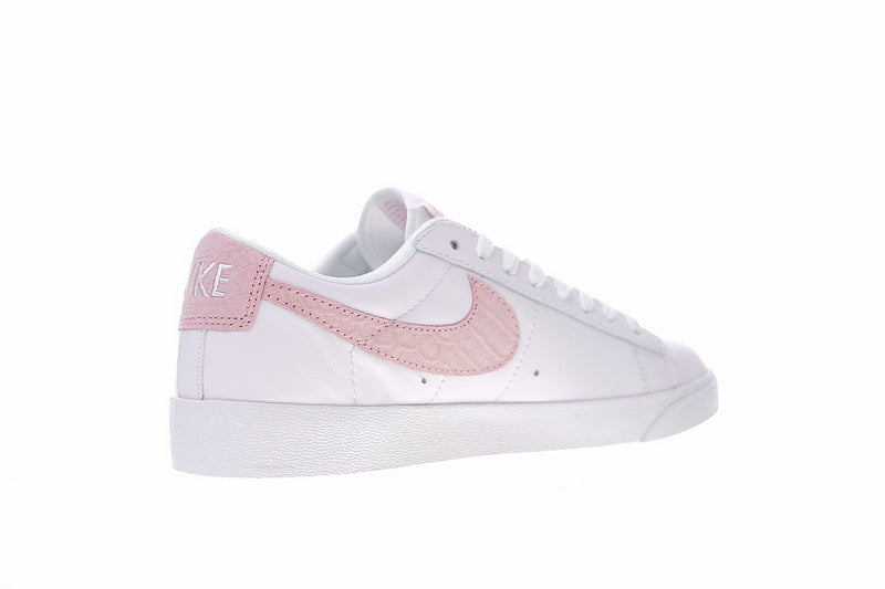 Résultats de l'évolution emblématique de la ligne Nike, les Nike Blazer Low 40 sont un témoignage de l'engagement de Nike à combiner style et innovation.