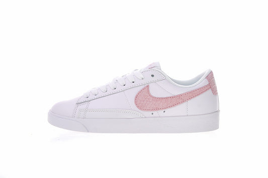 Résultats de l'évolution emblématique de la ligne Nike, les Nike Blazer Low 40 sont un témoignage de l'engagement de Nike à combiner style et innovation.