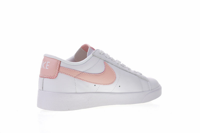 Résultats de l'évolution emblématique de la ligne Nike, les Nike Blazer Low 40 sont un témoignage de l'engagement de Nike à combiner style et innovation.